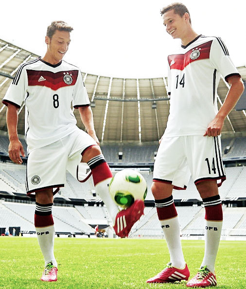 juliandraxlerfans:
“Favorite Photo Collection
└ 2/20 Presenting the new German NT Kit
”