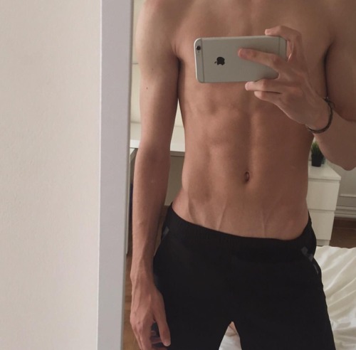 guymirrorphone:  also Follow NSFW page: @guymirrorphone-rated-x 