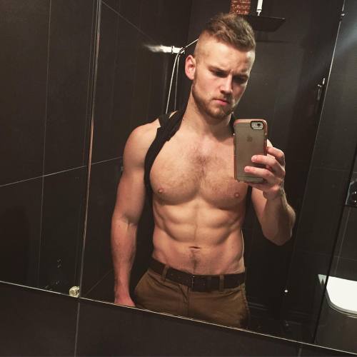 mygayhotmen:  omgaylove:  http://omgaylove.tumblr.com/   follow me at http://mygayhotmen.tumblr.com