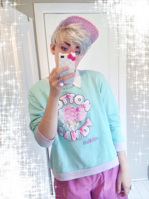 mahouprince:  My look today !!! Fairy boy hehe~~!! I’m in love with this sweater ahh ;w; later this week I’ll have a video of this coordinate posted on my YouTube c;