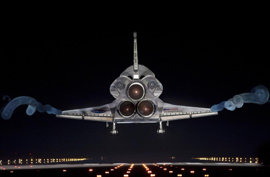 humanoidhistory:  July 21, 2011 – The era of the space shuttle ends as the Atlantis