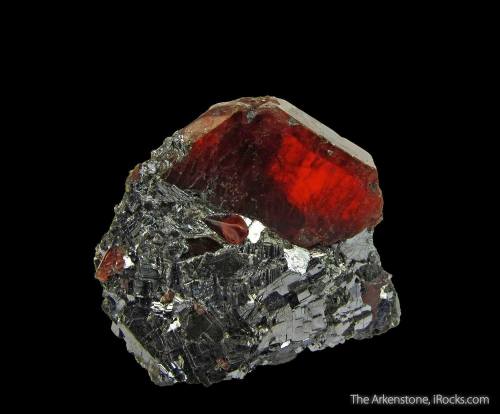 Rhodonite Beautiful and rosy, the state gem of Massachusetts and Argentina is named after the Greek 