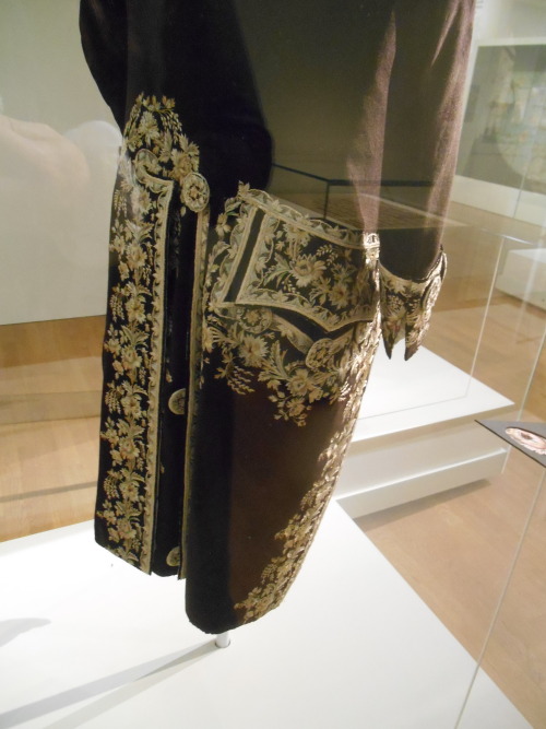 lebedame-wegelagerin: So yesterday I visited the Exhibition “History of Fashion - 1500 Years o