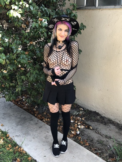 kinkykawaiiprincess:  metallover1294:  Couple pics from my custom content I got from @kinkykawaiiprincess all I can say is wow, you never disappoint. Thank you for being awesome my sexy gothic friend ✌🏻  I’m so glad you like them 🖤🖤