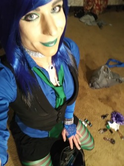 andyscarlett:  Rocking the blue and green