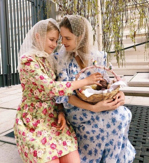 alexandraohesse:Supermodel Natalia Vodianova and her family celebrating Orthodox Easter