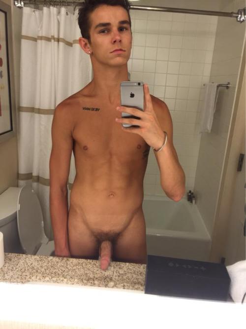 str8boysxposed:  Collin, 19  🍆😩More STRAIGHT BOYS XPOSED Here👅💦