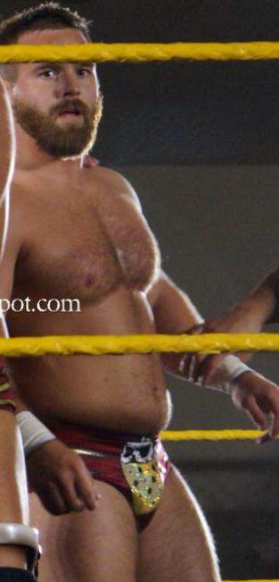 owenssteen:  Dash is hot af now but I kinda wish he had this body back. That tummy 😍