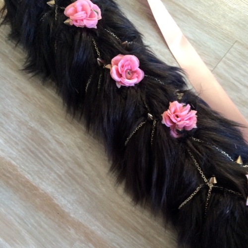 littleqsoddities: LittleQsOddities Giveaway!   Hi everyone! I’m back for a long over due give away! This giveaway will include a 20inch black tail with a silver chain shibari wrapped around the tail with roses and studs. This tail took several hours