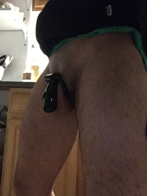 Question I’ve been thinking about for all the locked subs out there - How hung are you, and ho