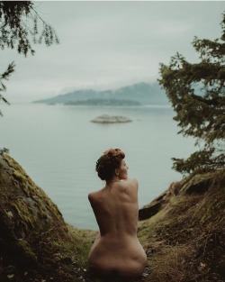 danehalo:@fourleaf.photography, @musebeauty.co and I made the best of a gloomy day by going for a hike. Due to a felled tree, we took a detour through the brush without too much complaint. Sometimes the greatest sights lay on the other side of risk and