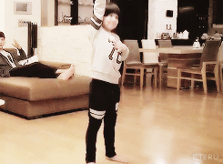 eteru:  Donggu dancing to Infinite Back