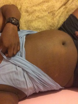 henny101103:  Tummy Tuesday w/ a semi chub