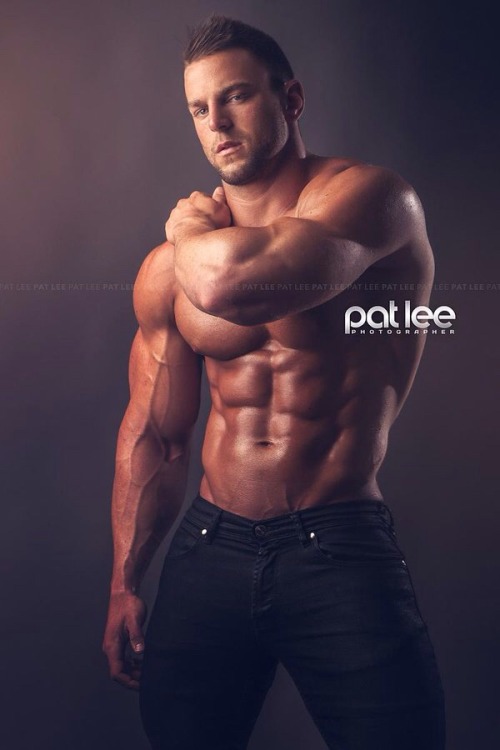barbellsandbuttholes:  sportslife76:Eric Janicki by Pat Leehttp://sportslife76.tumblr.com His bicep insertions are insane
