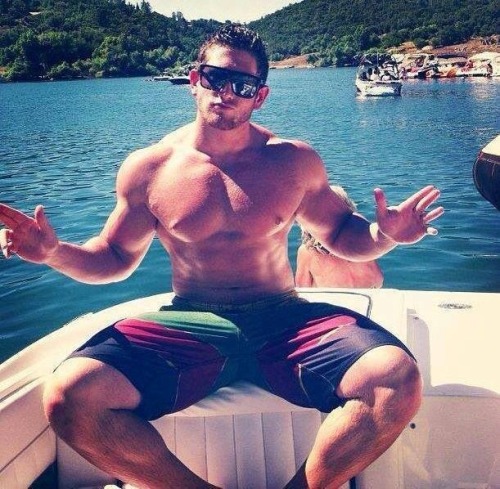 HOT GUYS ON THE BEACH