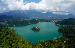 best-lovequotes:  Via 10 Famous Lakes in Europe - Lake Bled - Slovenia