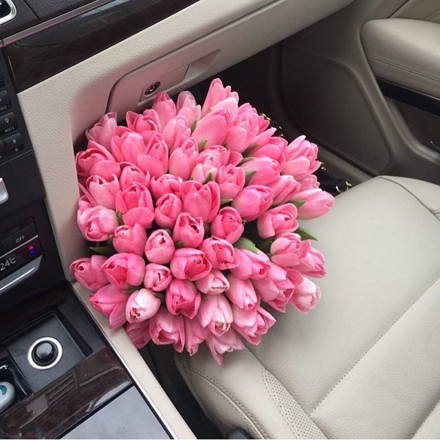anastasiyakst:  @loveanda_flowers #tulips#flowers#flowersinspiration