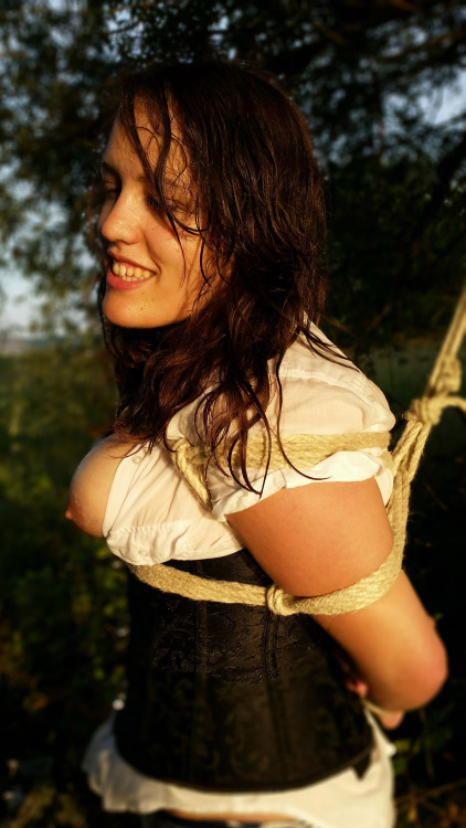 Sex littlefavea:Soaked and tied up on a hot summer pictures