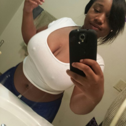 mzthickemss:  Damn Baby 😘🙊🍑 https://m.connectpal.com/mzzthickemss