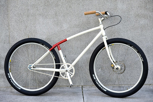 bikesandgirlsandmacsandstuff:  (via Fast Boy Cycles Assless & UTA Auction)