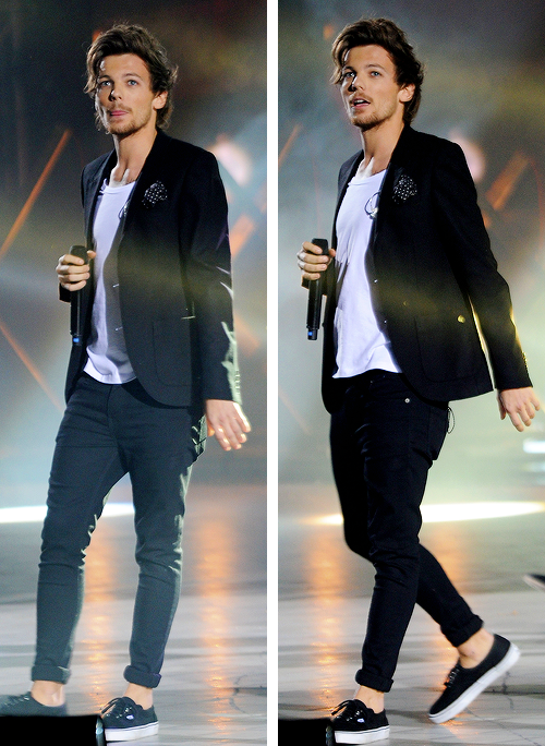 harrystylesdaily:  X Factor Italy - December 12, 2013 