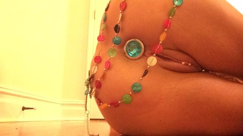 iwant2seeitall:  There’s more than one way to decorate an ass :)   Bling bling booty