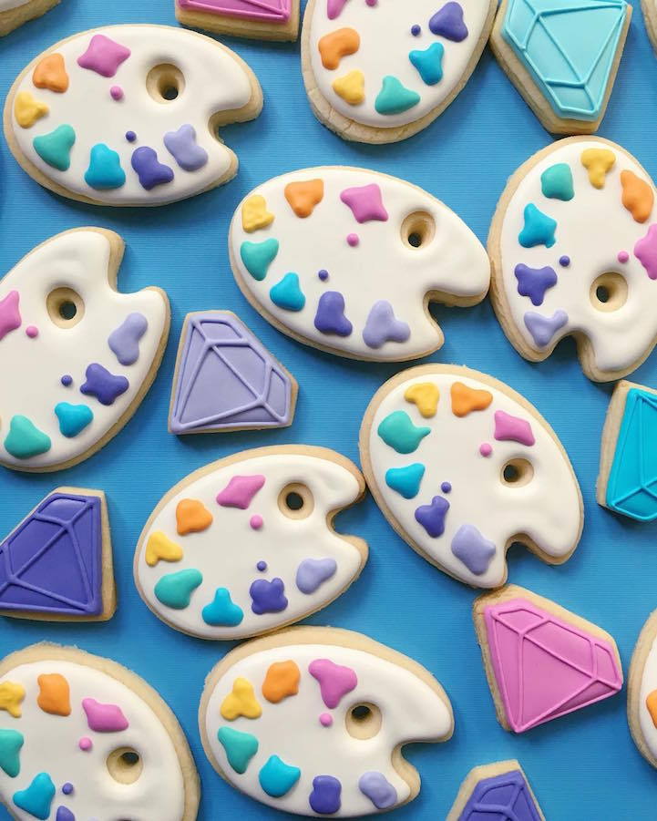 mayahan:  Baker Holly Fox Uses Cookies As Confectionary Canvases for Colorful Art