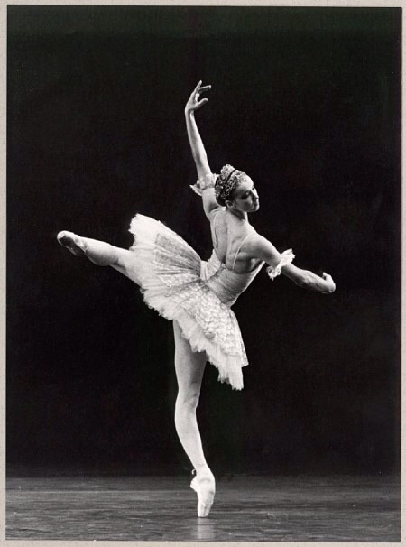 ilearnedtodance:Sylvie Guillem in Grand Pas ClassiquePhoto © John R. Johnsen