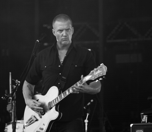 spidersandvinegaroons:QOTSA @roskilde festival 2013 BW_MG_7873 (by Roger Skauen)