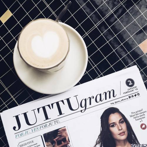 coffee time ☕️ go get the new #juttugram and check the 2016 fashion trends by me | more on snapchat 