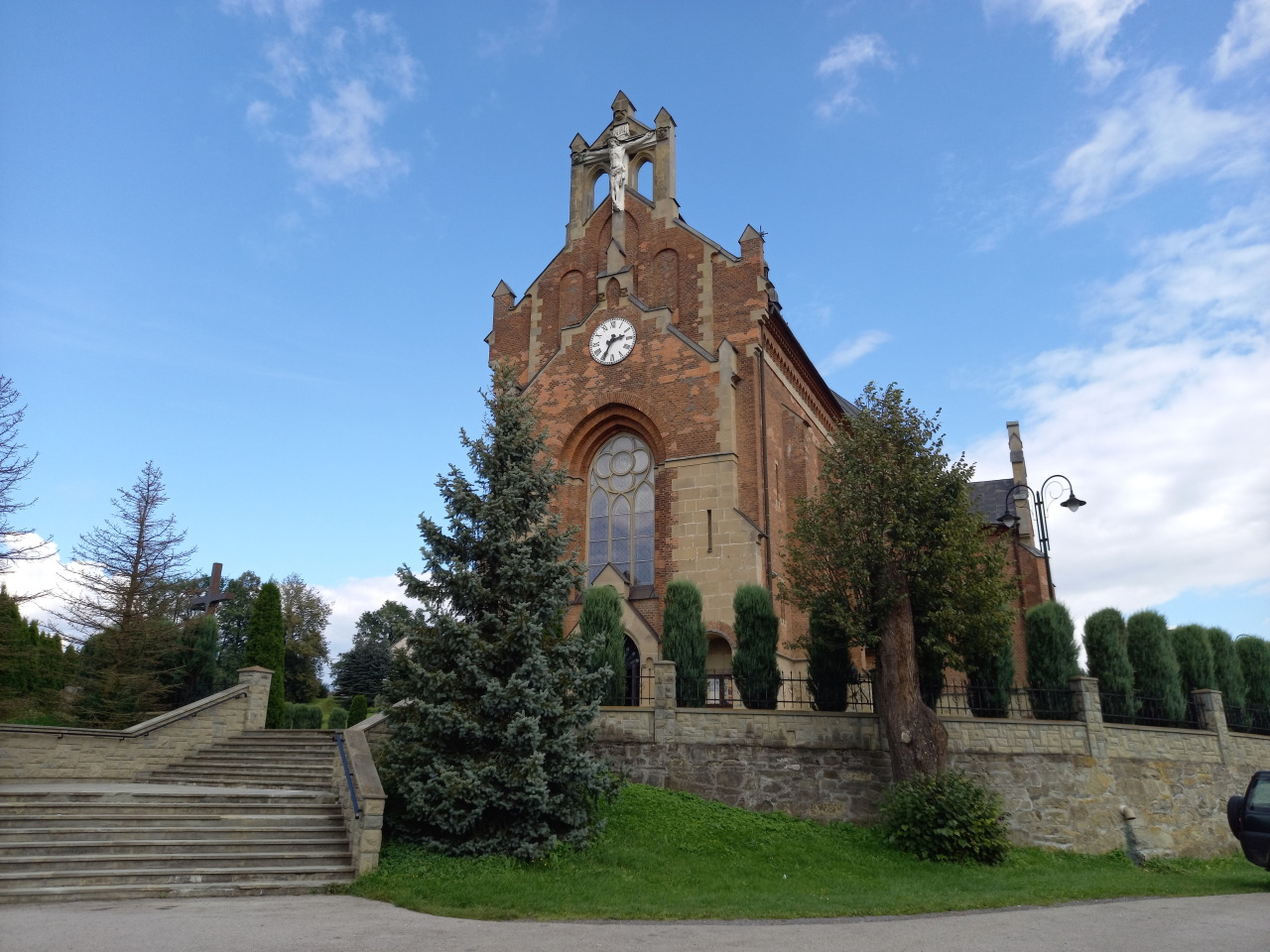 St. Nicolas Church from 1906, Przyszowa, Poland - 02.09.2021Bigger pic #st. nicholas #church#architecture#przyszowa#poland#polska#beskidy#beskid#beskid wyspowy#samsung#sky#blues sky#photography
