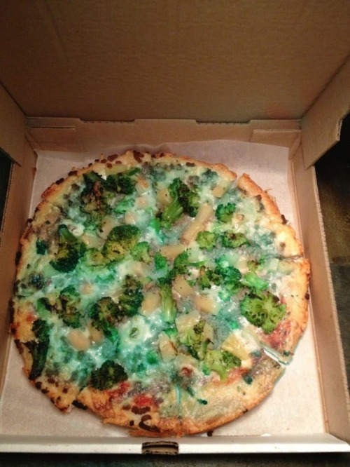 magiashley: aku-no-homu: constable-frozen: mint chocolate broccoli pineapple pizza