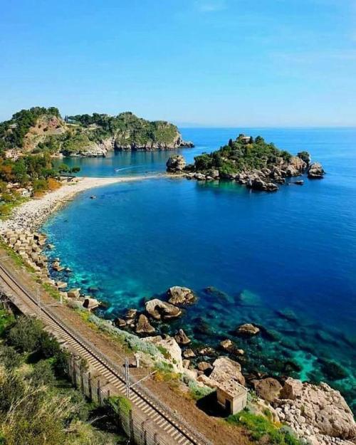 Good Morning Taormina - Sicily repost from @citta.di.taormina - Il mare dell'Isola Bella Oggi primo