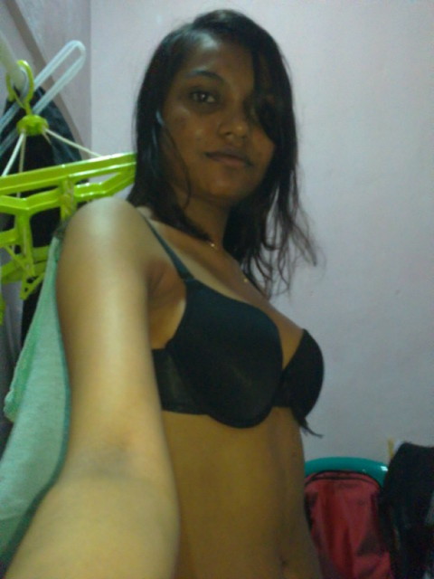 fuckingsexyindians: Indian self shot of her tits and pussy. Fingers and spreads her cunt fuck