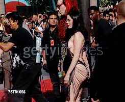 primrosebaby:  trentrenzor-deactivated20141216: 1998 MTV Video Music Awards   Rose