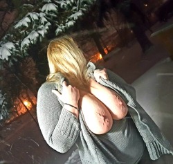 blondeazucar:  Stay warm tonight, it so nipply