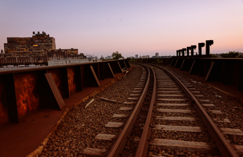 nythroughthelens:  High Line at the Rail Yards. The final section of railroad tracks. —-  The High Line is a public park that sits along a historic freight railroad line elevated high above the streets of New York City on the west side of Manhattan.