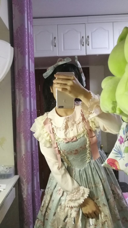 yourbabytiffany:ashao-akya: 似乎对lolita有点脱敏了~ 可爱可爱！！！！！かわいいね ~its my ladybro, a cute lolita girl, than