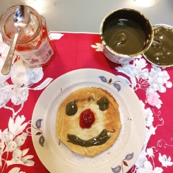 Why so serious-ly delicious?!?   Pancakes with pistachio and strawberry jelly!