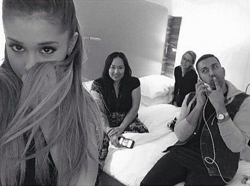 agrande-news: Deleted picture by Ariana