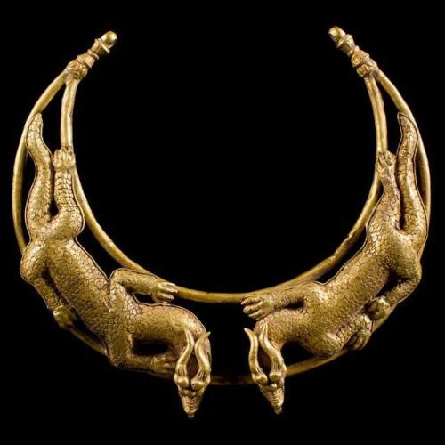 Scythian gold double dragon torc necklace from Central Asia (200 BC - 0)