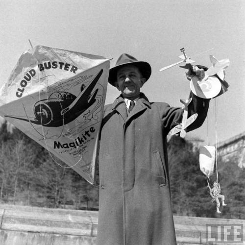 Cloud Buster Magikite and some accessories from the deluxe set(Bernard Hoffman. 1949)