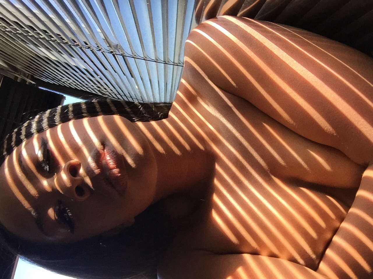 lameilleurrr:  Self taken pics with the light seeping thru the blinds I loved the