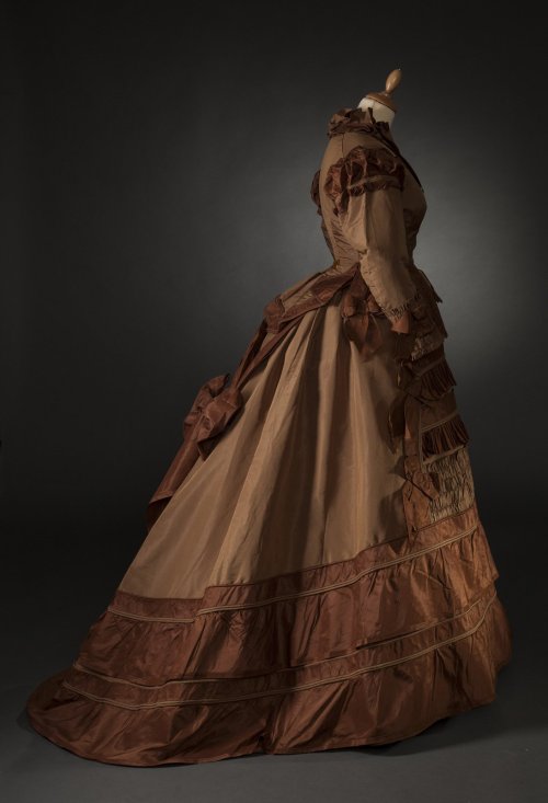 Afternoon dress ca. 1872From Tessier & Sarrou