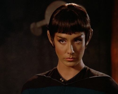 corpse-of-bandersnatch:Suzie Plakson as…Vulcan Doctor Selar (TNG),Half-Klingon K’Ehleyr (TNG),Q (Voy