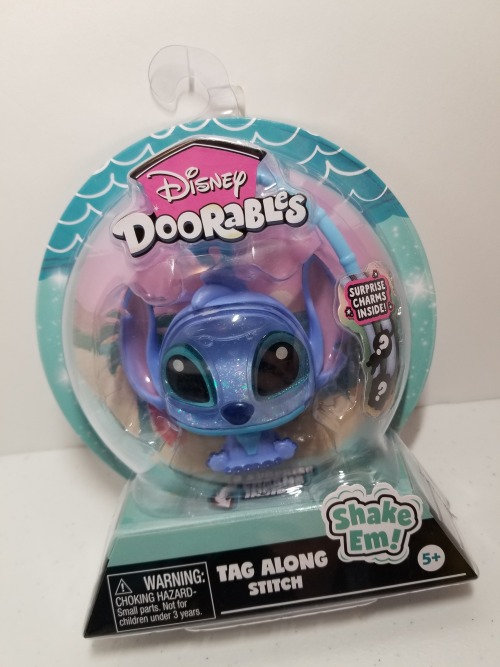 I was gifted the Disney Doorables Tag Along after being on the fence about it. I was a little afraid