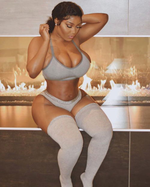 thickaddiction:  @lasaina 😍😍😍