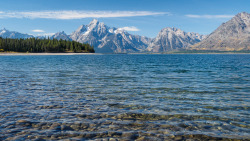 earthporn-org:  Jackson Lake, Grand Teton