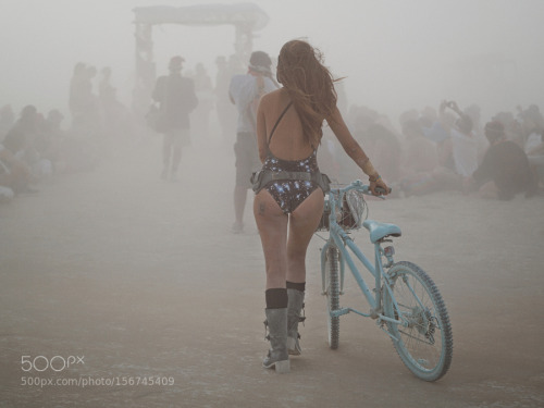 spookykitten:  socialfoto:  Burning man 2015. bicycles girl by liujian_1975 #SocialFoto  THIS i can’