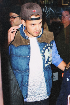 blamestyles:  Liam leaving a restaurant in NYC - 8.24 